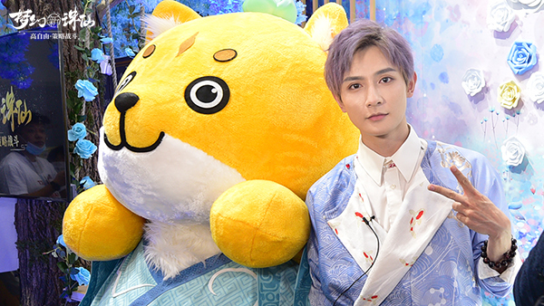 图片: 图3-Coser小才打卡花海.jpg